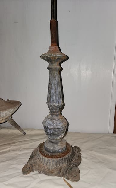 Antique Oil Lamp Identification: Key Details to Know